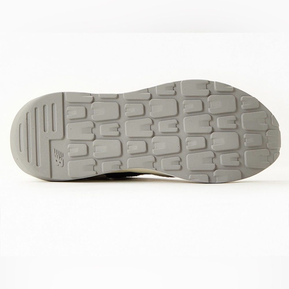 New Balance Cream and Black Sneakers - Picture 3 of 8